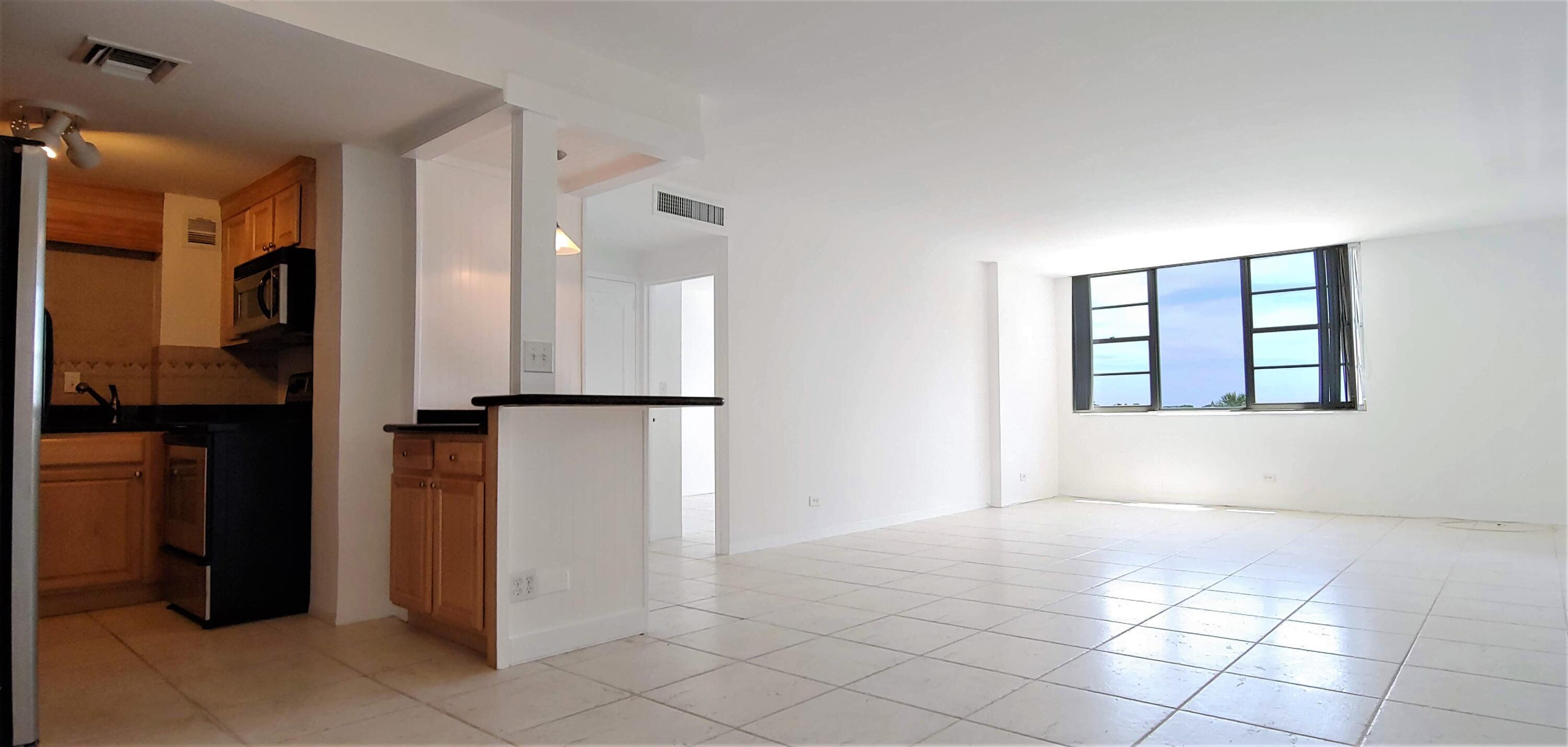 LA FONTANA APTS OF PALM BEACH INC - Residential Lease