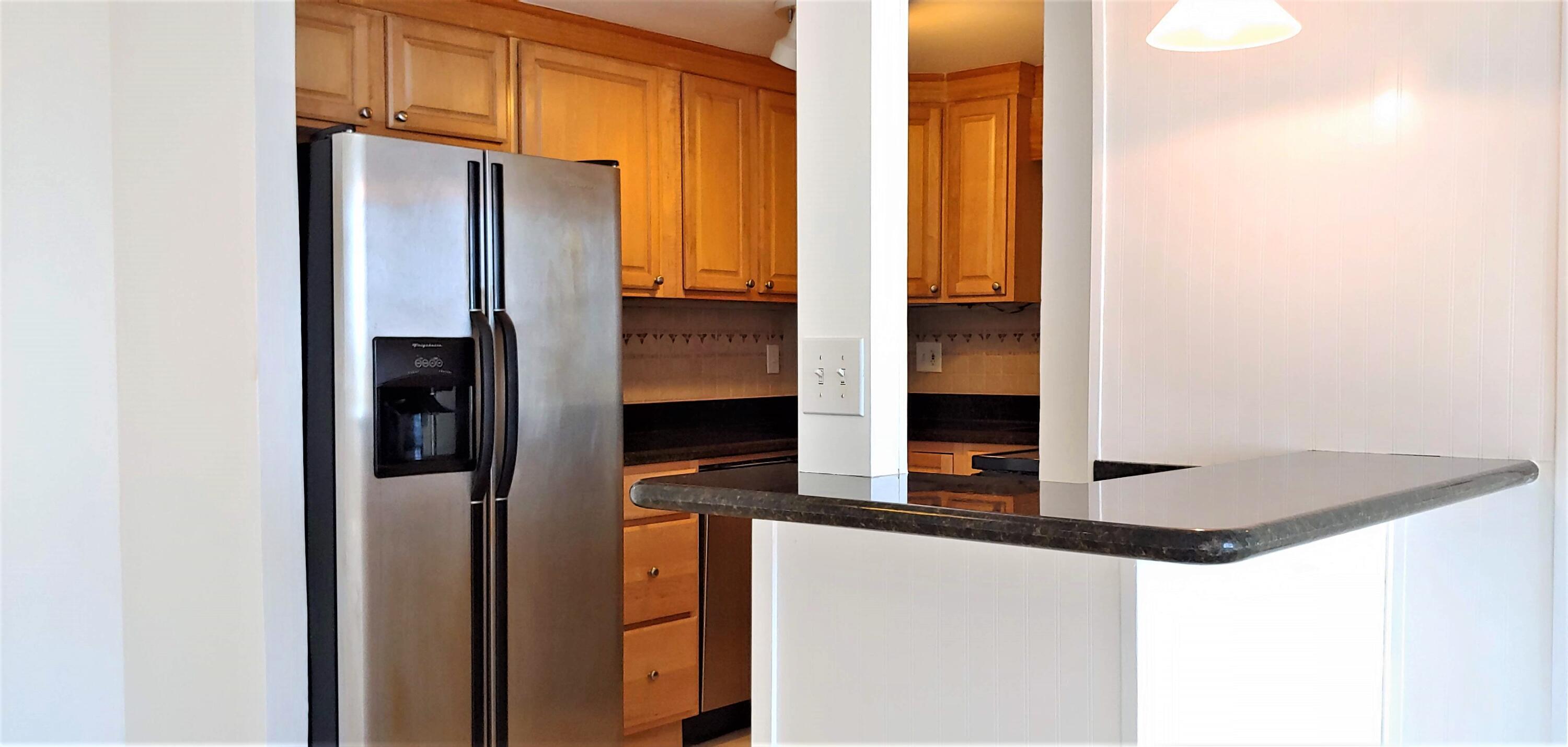LA FONTANA APTS OF PALM BEACH INC - Residential Lease