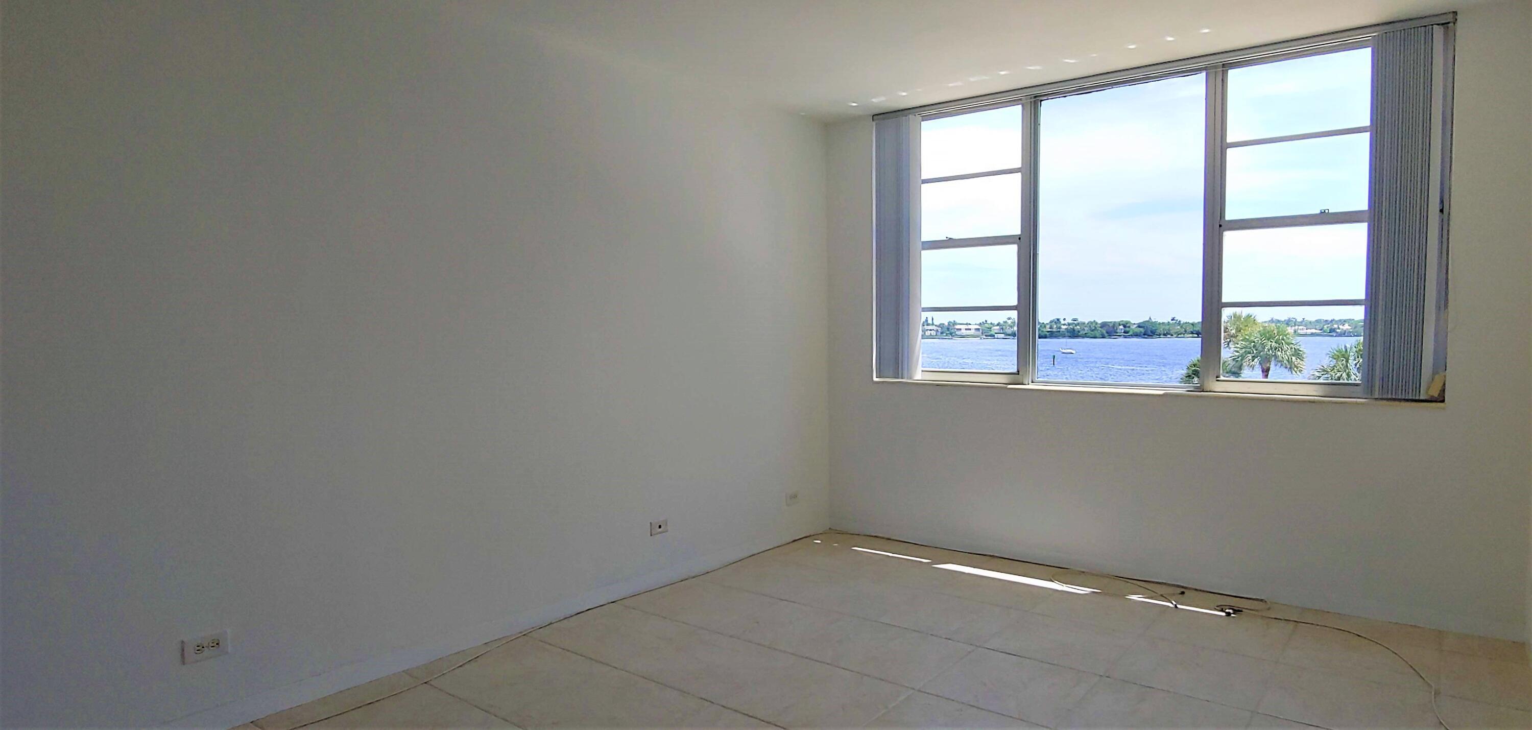 LA FONTANA APTS OF PALM BEACH INC - Residential Lease