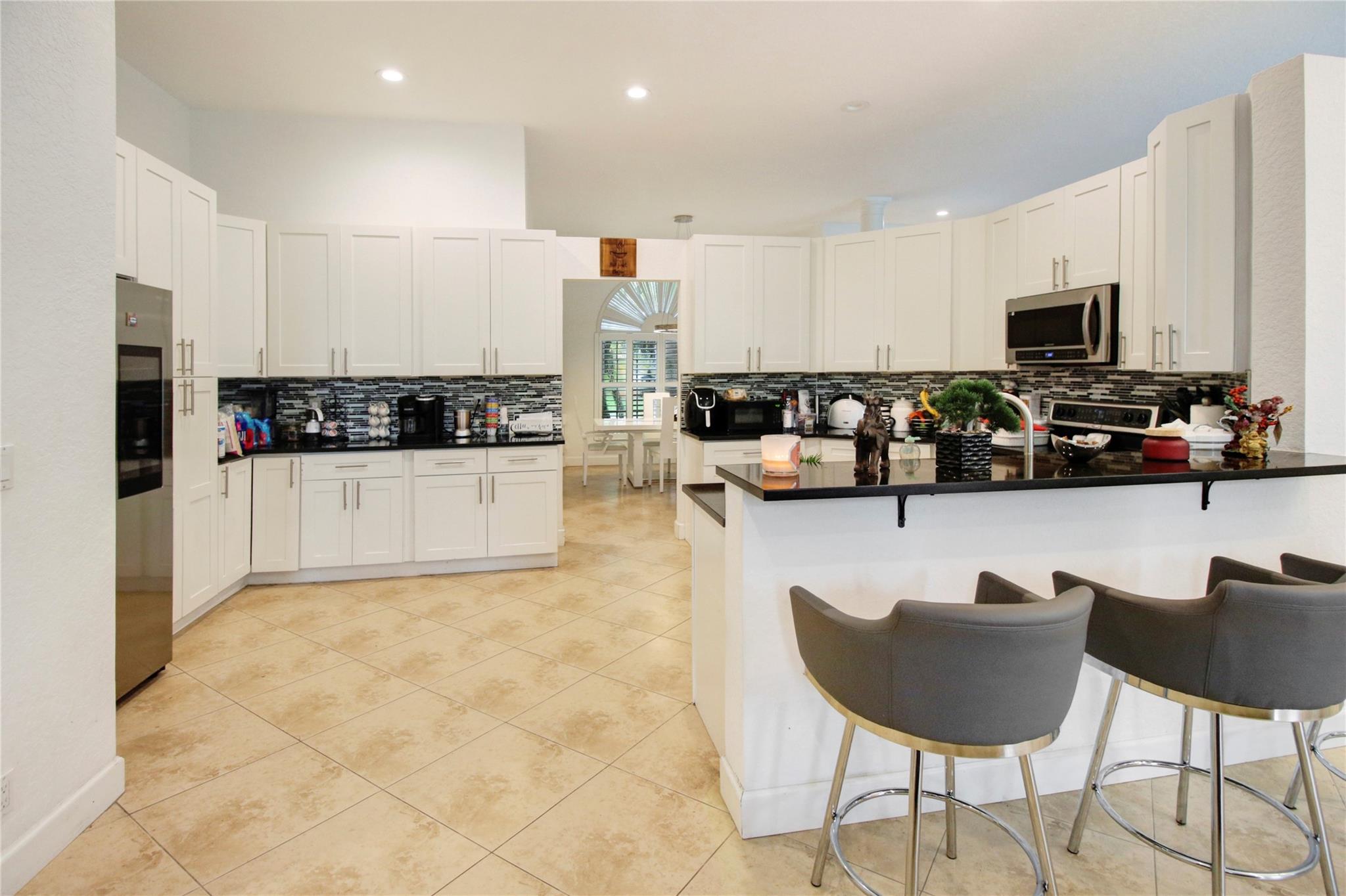 Kensington 146-39 B - Residential