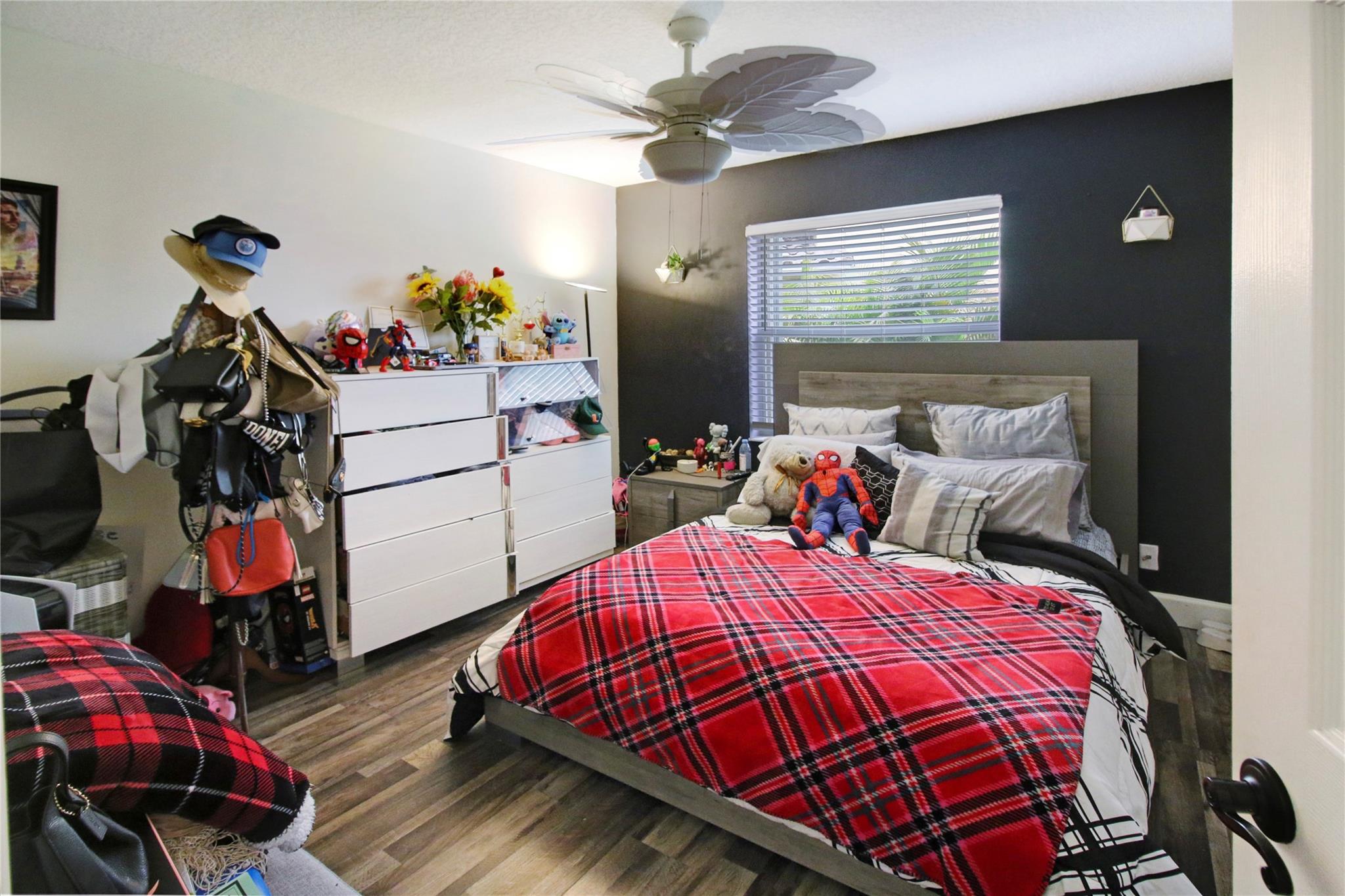 Kensington 146-39 B - Residential