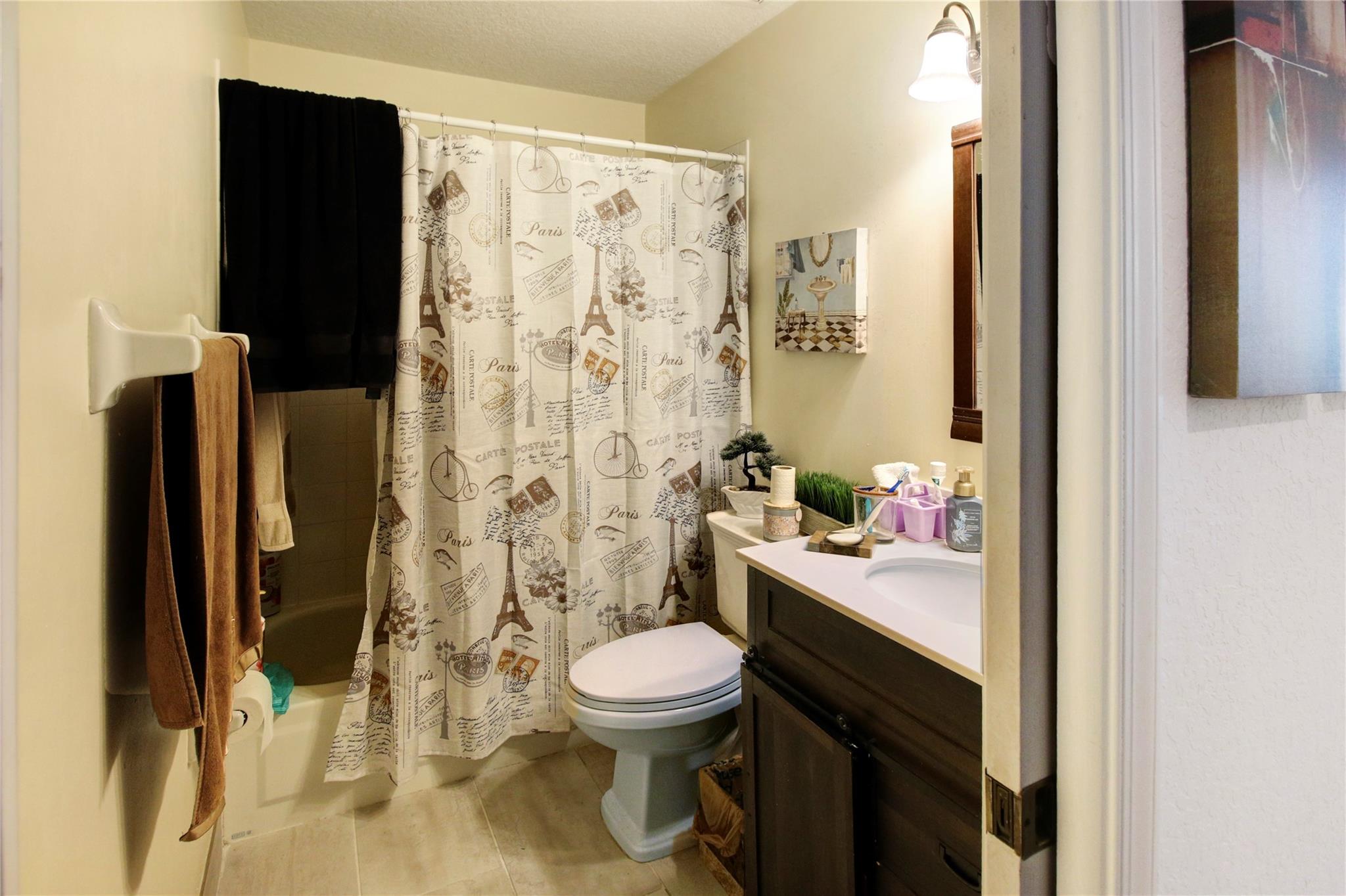 Kensington 146-39 B - Residential