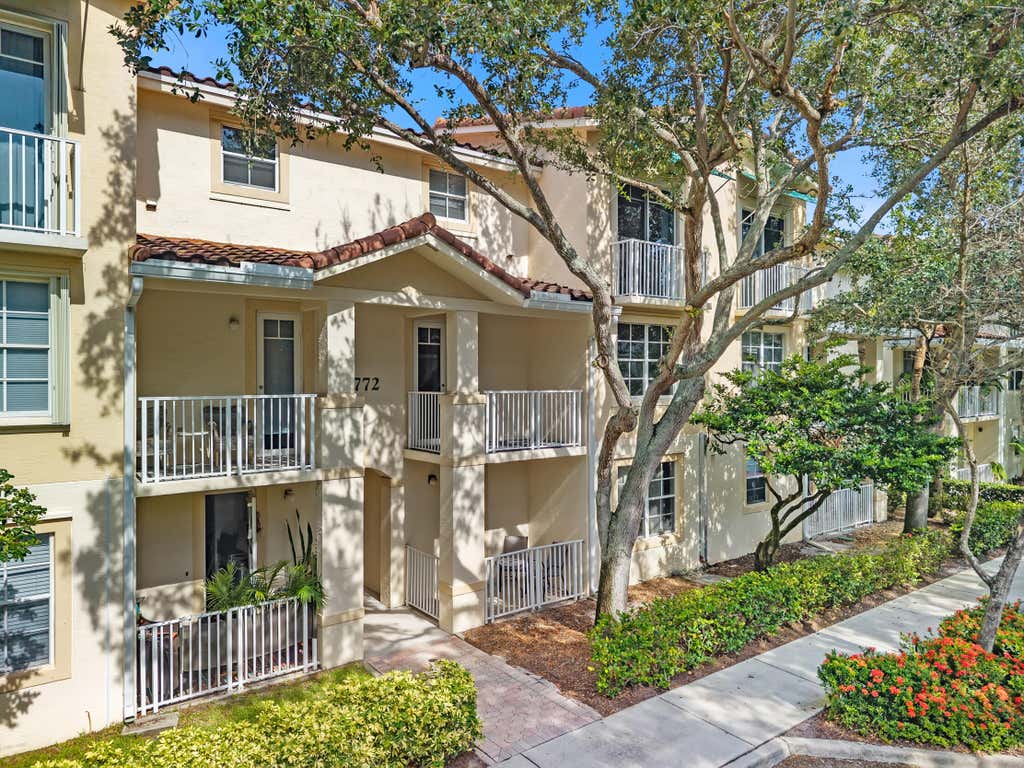 Photo of 4772 CHANCELLOR Drive #23, Jupiter, FL 33458 (MLS # B26065908)