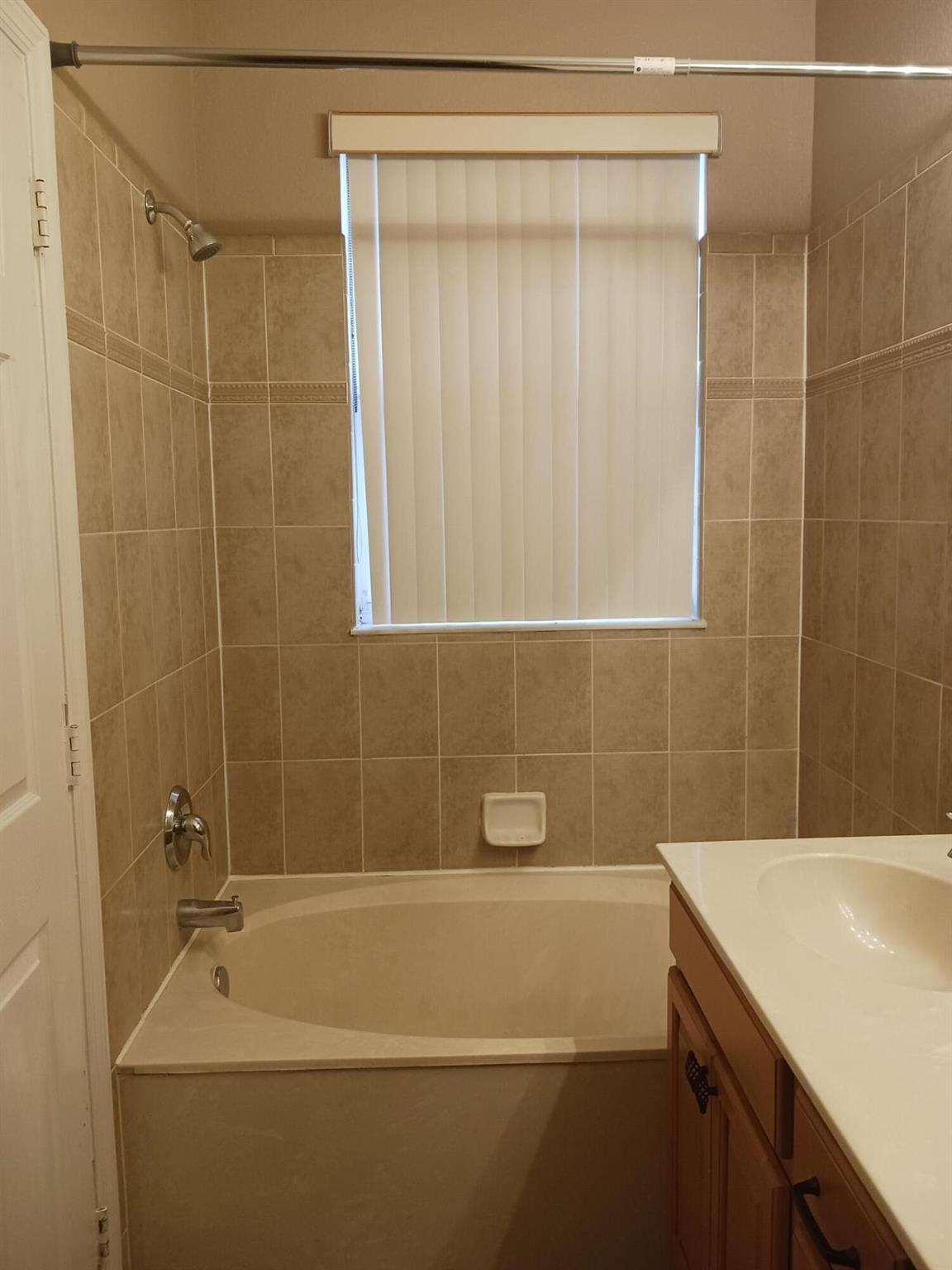 PIPERS CAY CONDO - Residential Lease