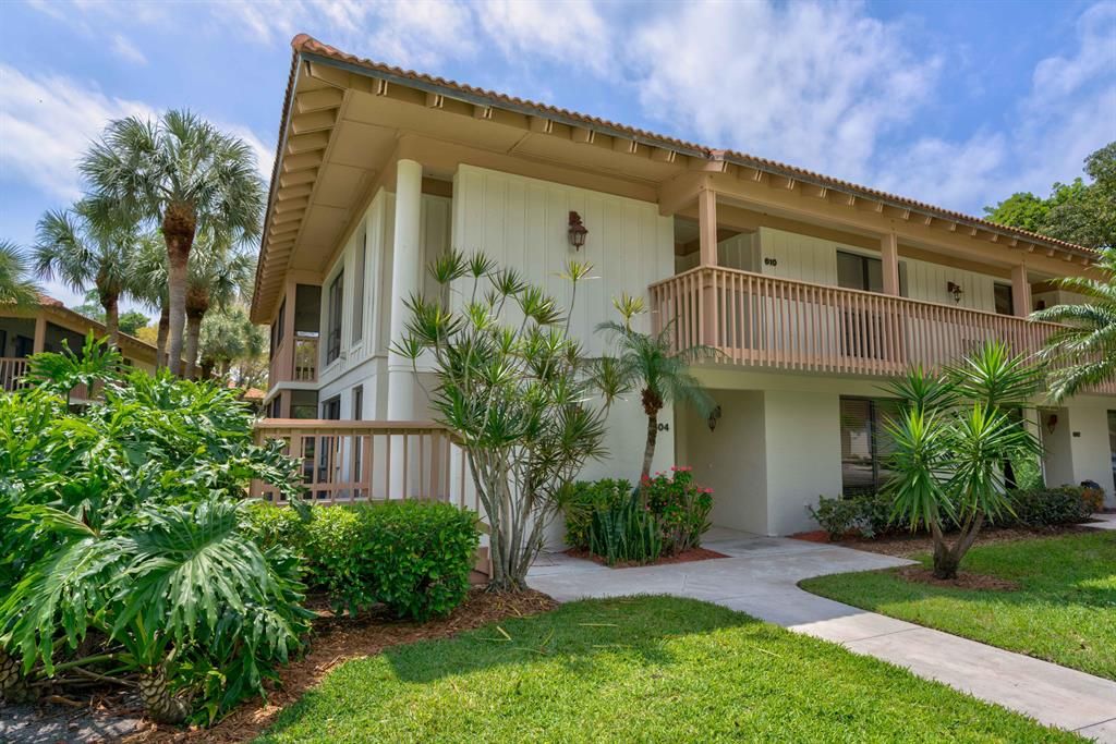 Photo of 604 Brackenwood Cove, Palm Beach Gardens, FL 33418 (MLS # R10789614)