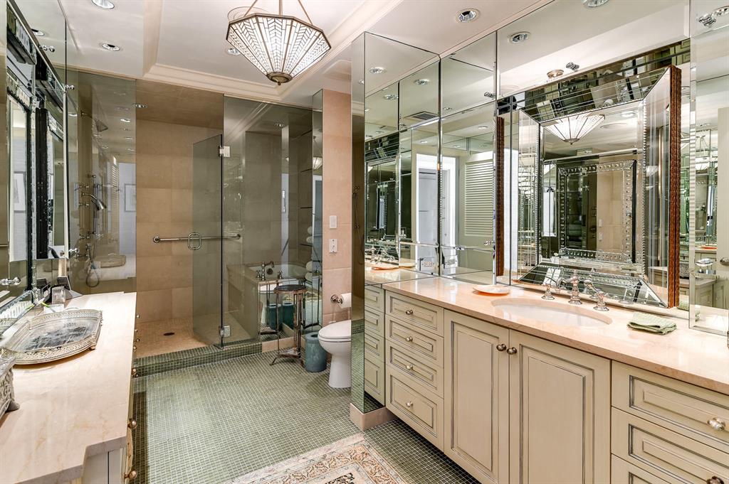 REEF CONDO - Residential