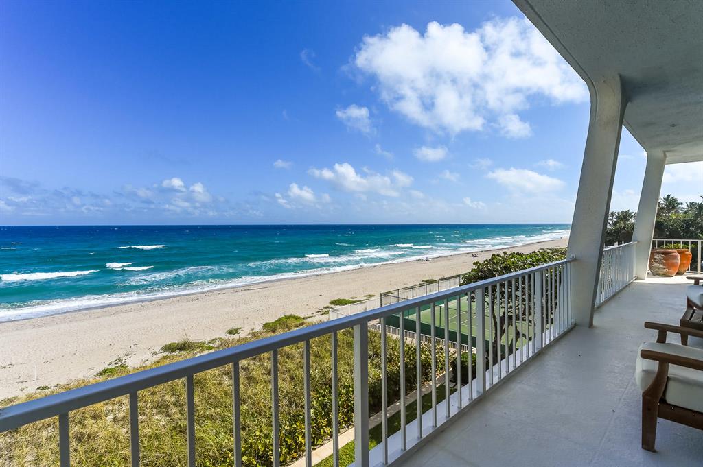 REEF CONDO - Residential