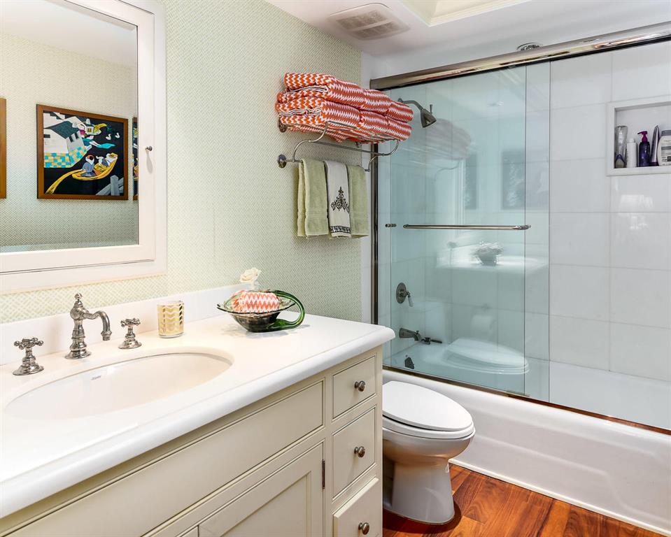 REEF CONDO - Residential