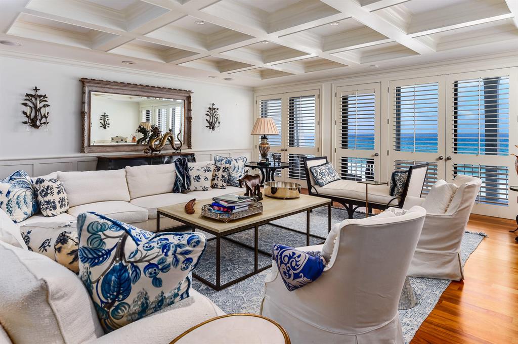 REEF CONDO - Residential