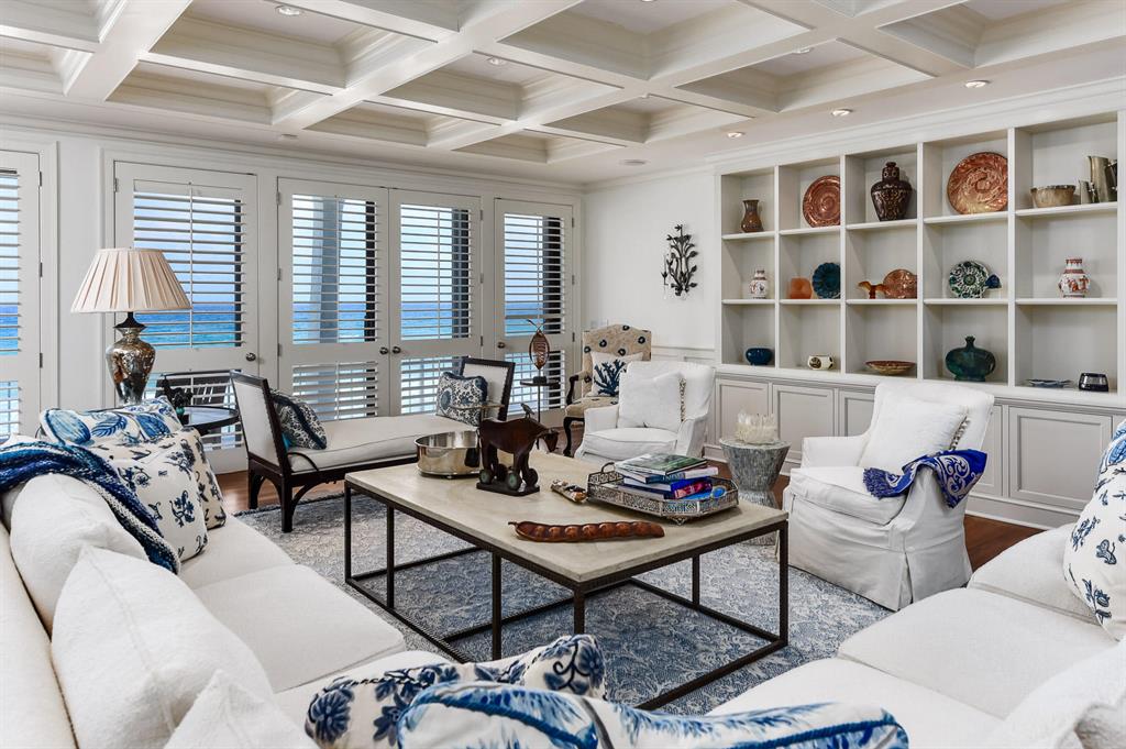 REEF CONDO - Residential