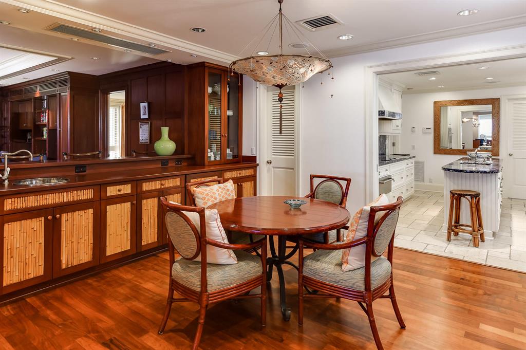 REEF CONDO - Residential