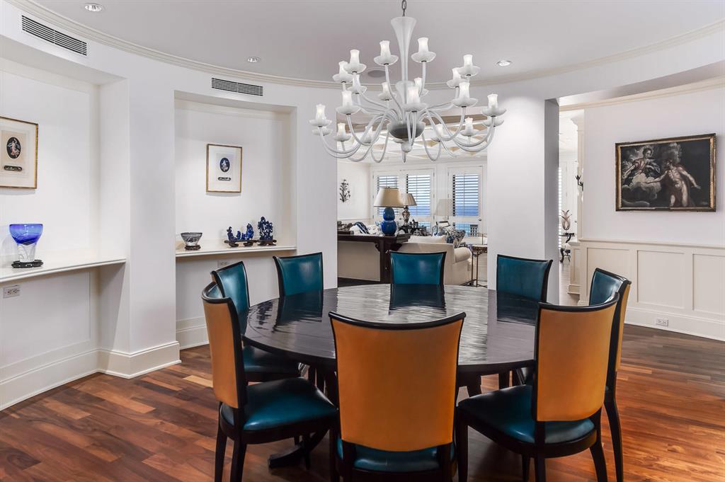 REEF CONDO - Residential