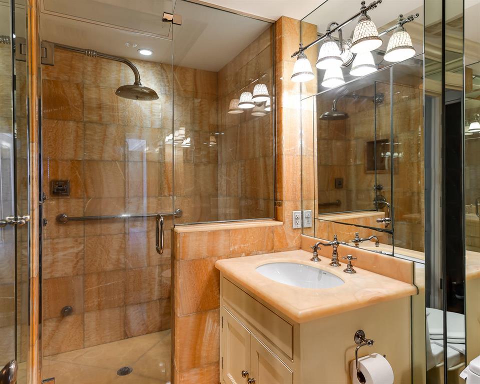 REEF CONDO - Residential