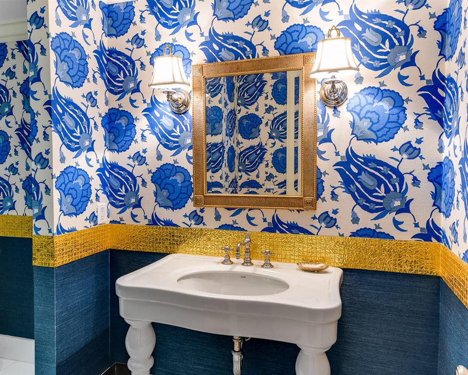 REEF CONDO - Residential