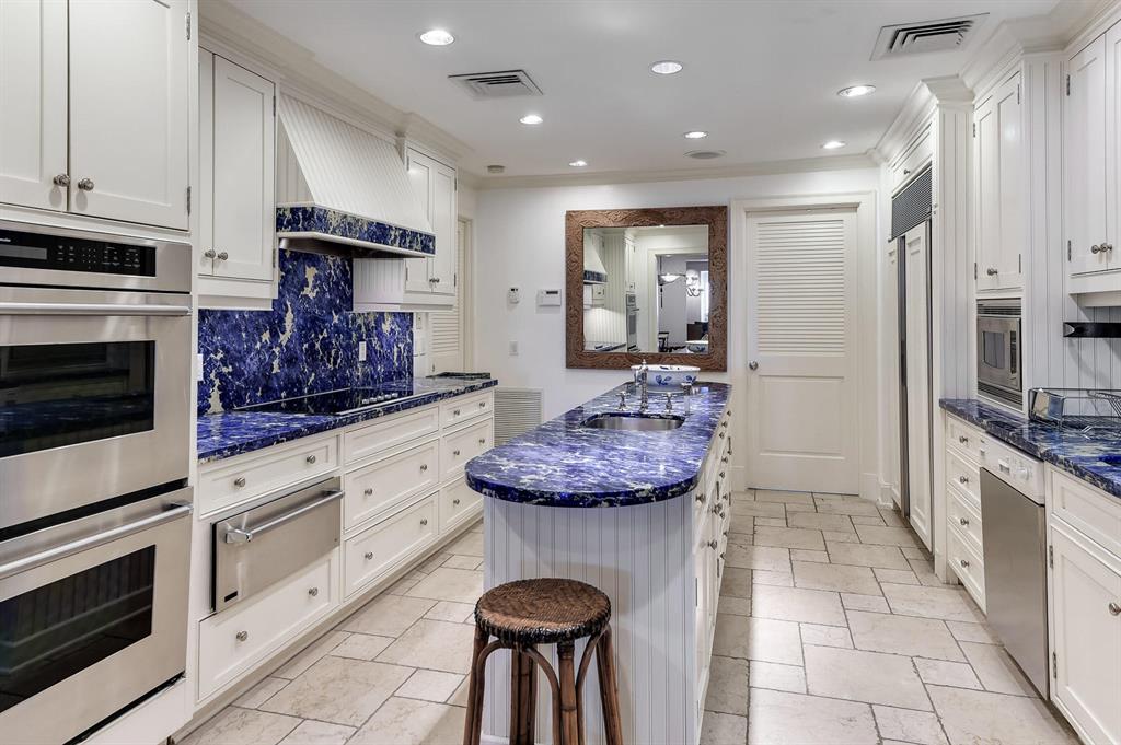 REEF CONDO - Residential