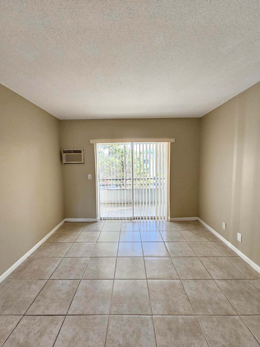 Photo of 114 E Norwich E, West Palm Beach, FL 33417 (MLS # B26009018)