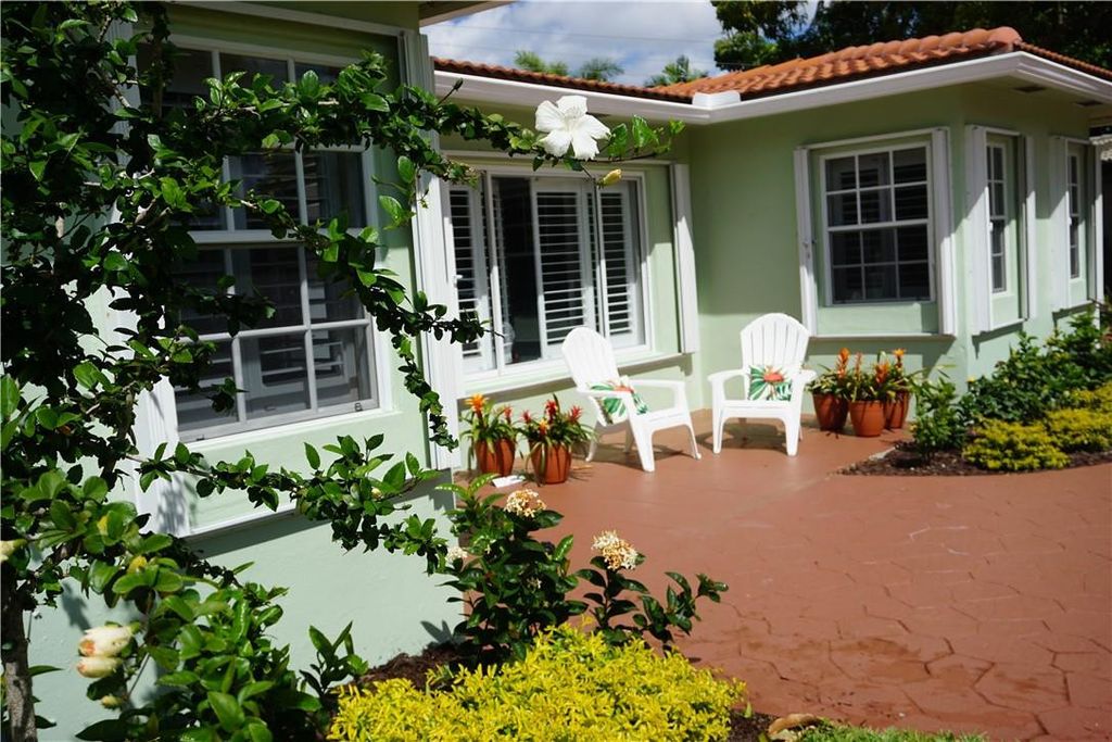 Photo of 1917 NE 16th Terrace, Fort Lauderdale, FL 33305 (MLS # B26026575)