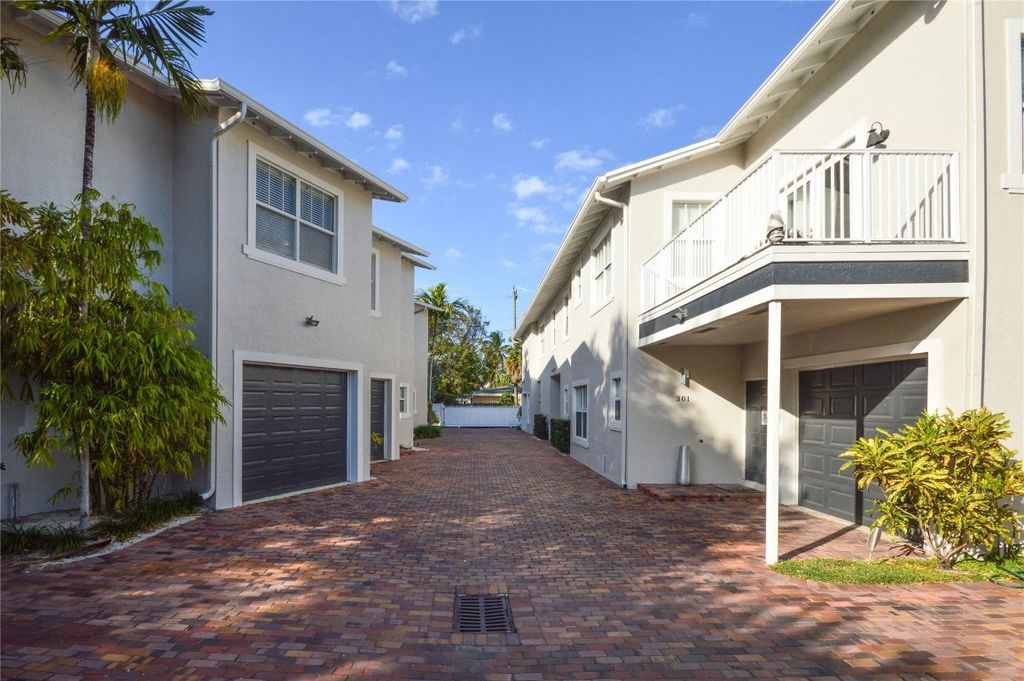 Photo of 271 SE 22 Street #0, Fort Lauderdale, FL 33316 (MLS # F10519219)