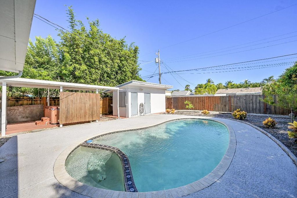 Photo of 110 E Lake Worth Avenue, Lantana, FL 33462 (MLS # R11115195)