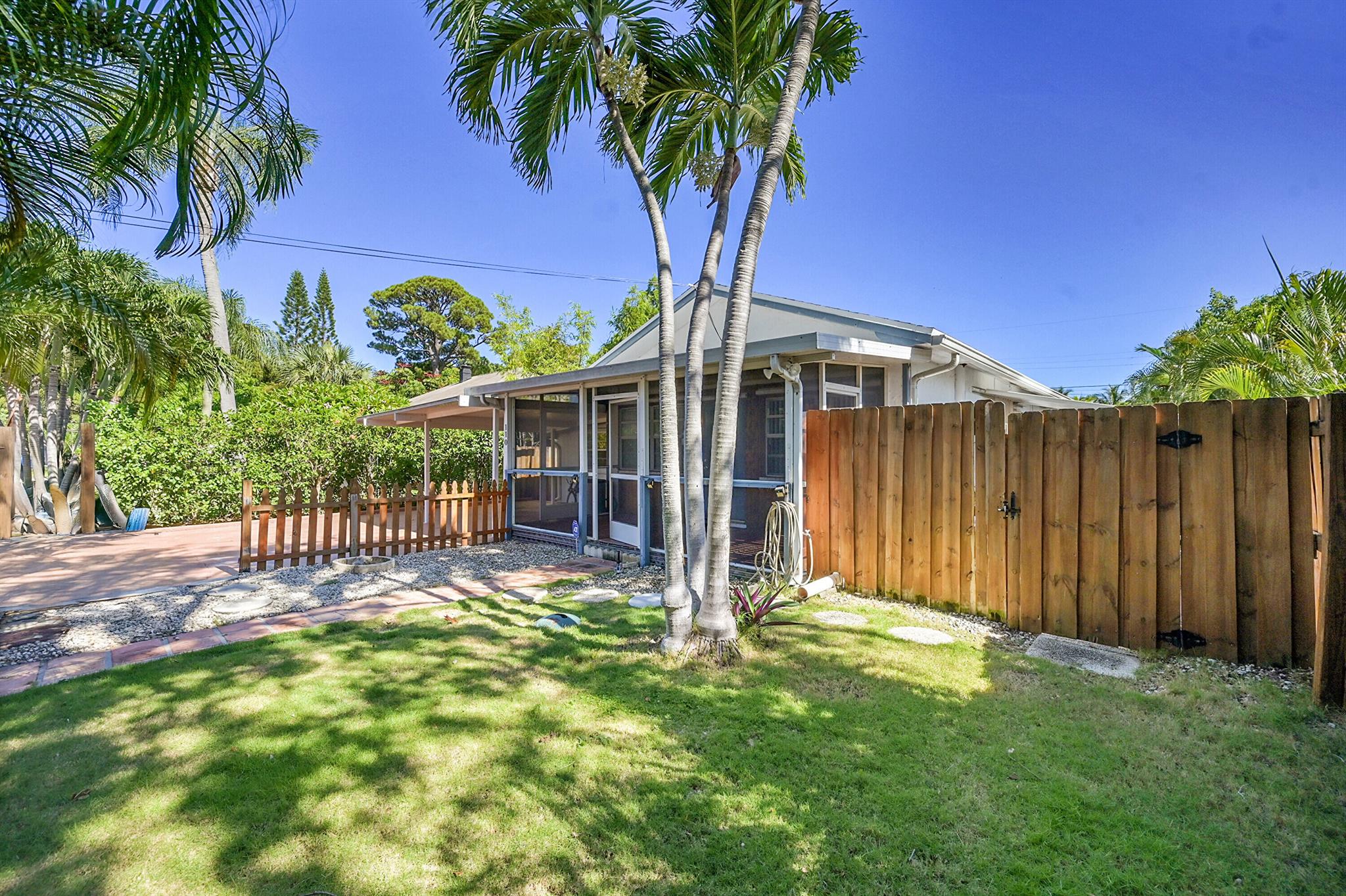 110 E Lake Worth Avenue