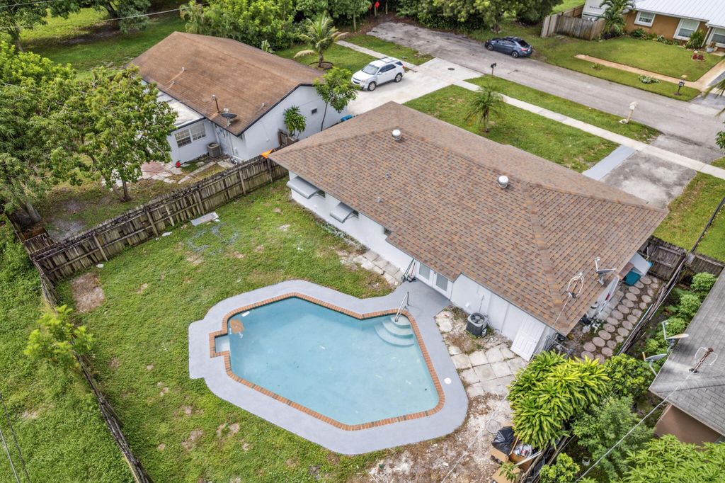 Photo of 502 NW 8th Court, Boynton Beach, FL 33426 (MLS # R11047685)