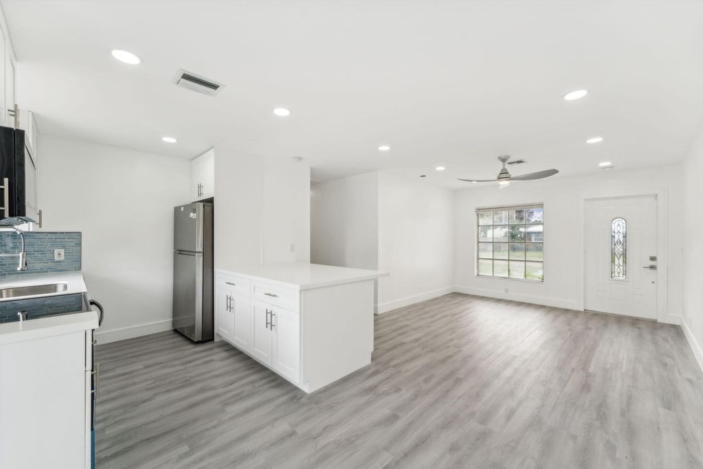 Photo of 502 NW 8th Court, Boynton Beach, FL 33426 (MLS # R11047685)