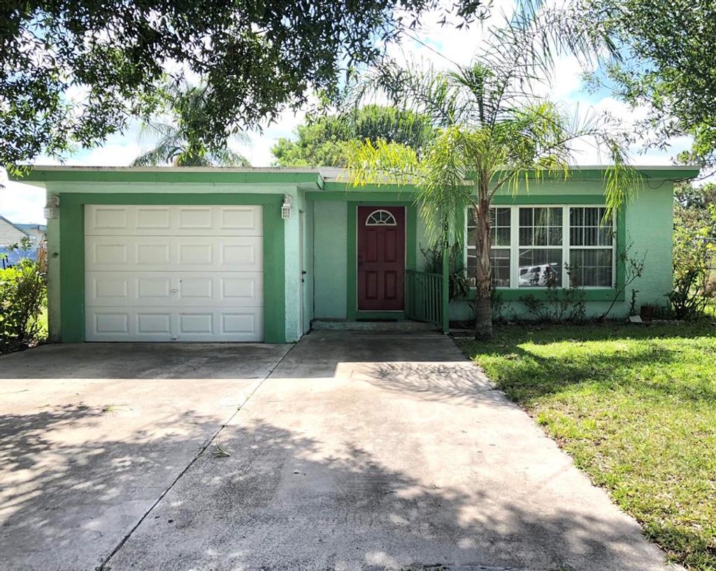 Photo of 1819 S 30th St, Fort Pierce, FL 34947 (MLS # R10711786)