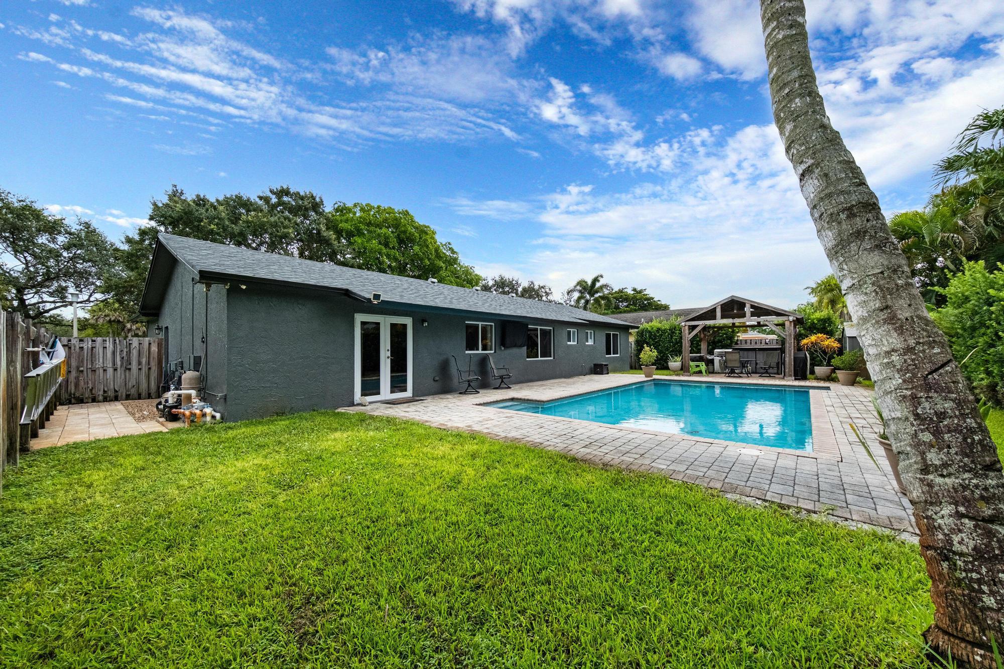 FLAMINGO GARDENS-JACARAND - Residential