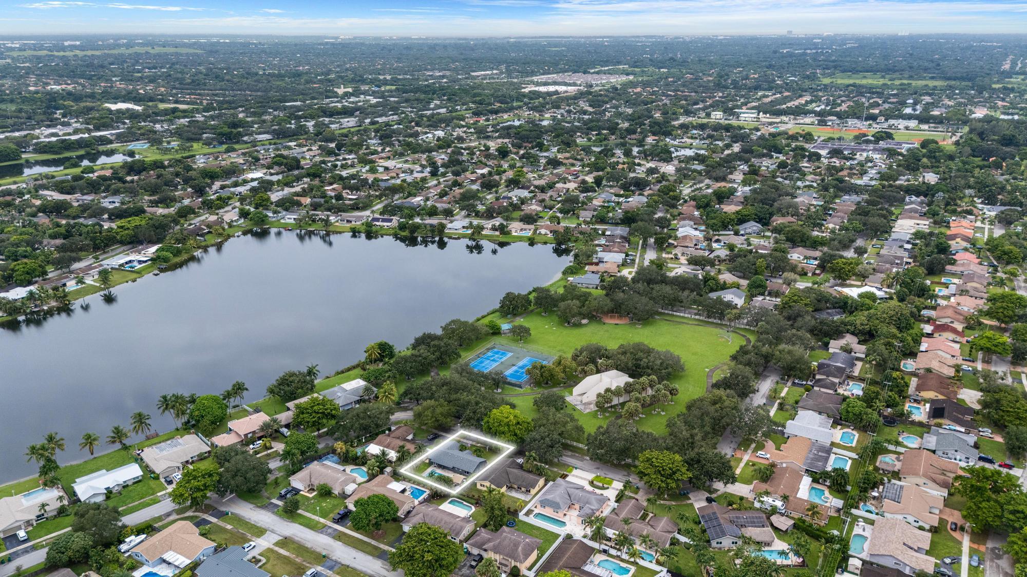 FLAMINGO GARDENS-JACARAND - Residential