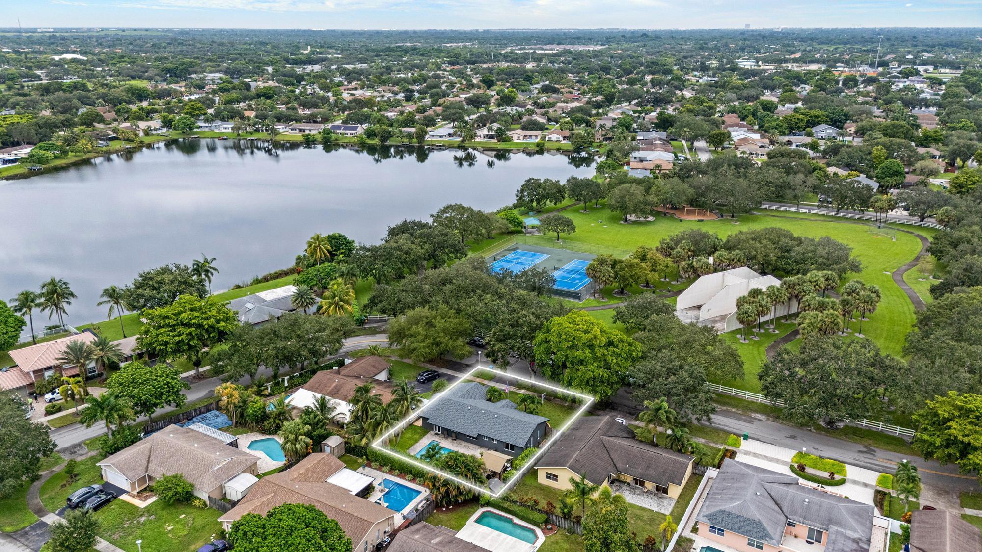 FLAMINGO GARDENS-JACARAND - Residential