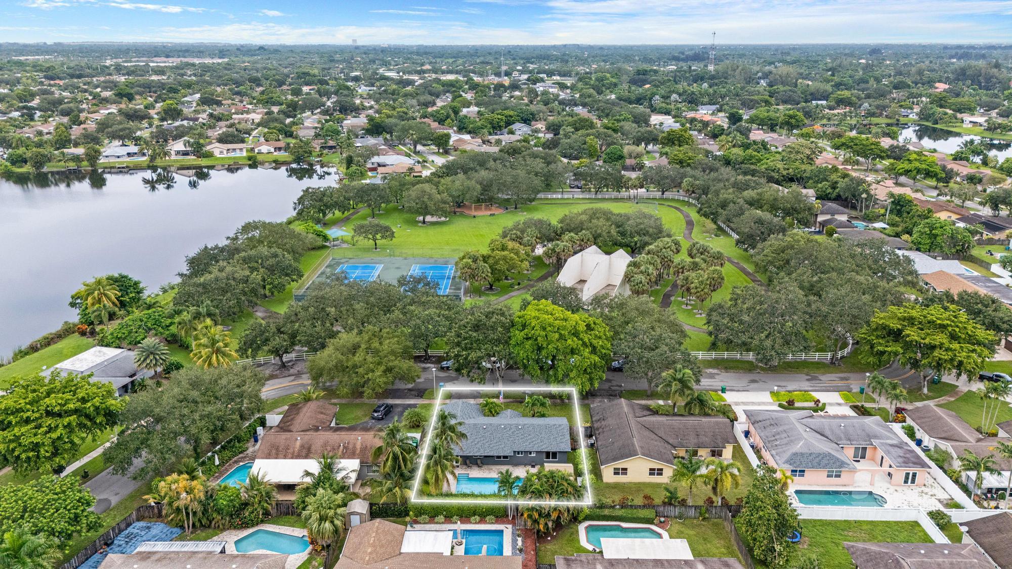 FLAMINGO GARDENS-JACARAND - Residential