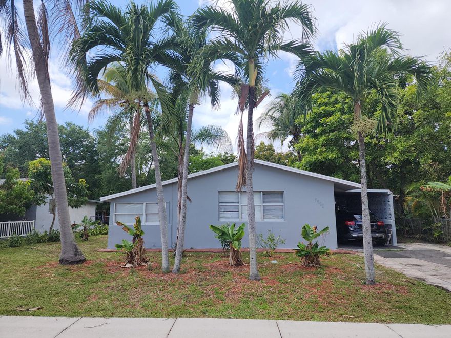 Great 3/2 house  -- hurry, won't last!Central Air conditioner, 1 car garage, drive way, spacious backyard, Laundry room inside, Location close to schools, Shopping Centers, Ready to move in Now.