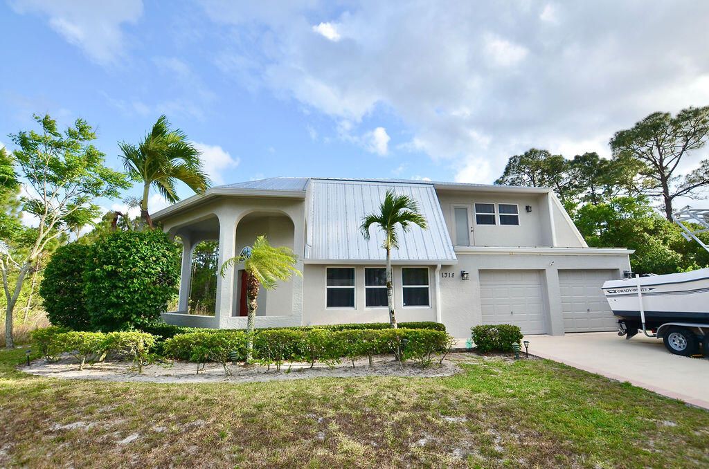 Photo of 1318 SW Melrose Avenue, Port Saint Lucie, FL 34953 (MLS # R10794202)