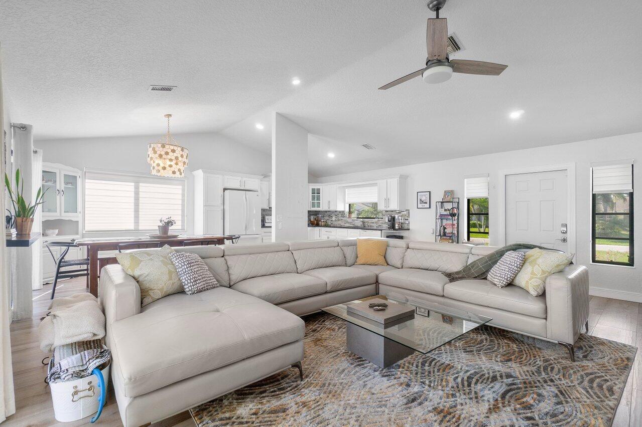 NORTH PALM BEACH HEIGHTS - Residential Lease