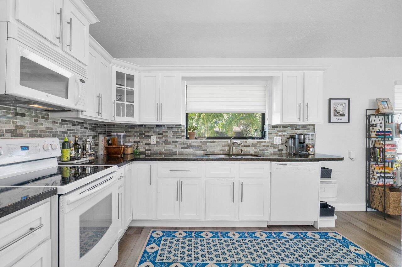 NORTH PALM BEACH HEIGHTS - Residential Lease