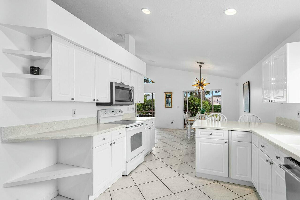 1643 Oak Berry Circle
