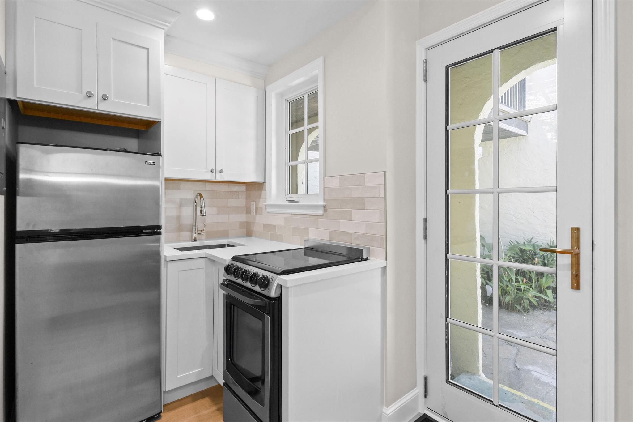 JEANETTE COURT - Commercial Sale