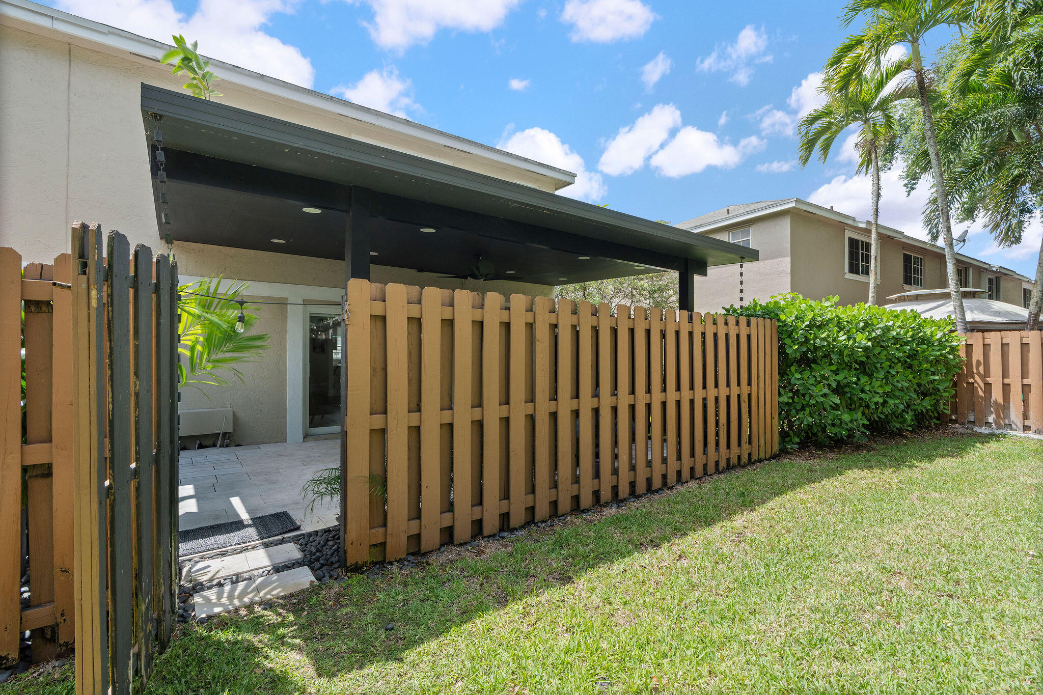 FLAMINGO GARDENS - Residential Lease