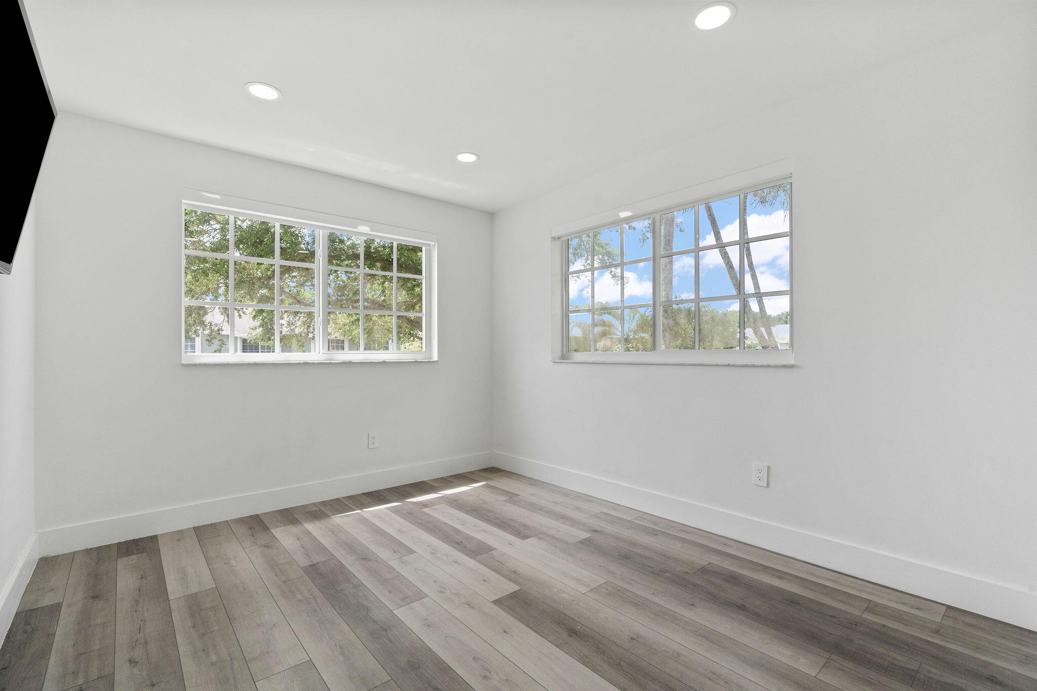 FLAMINGO GARDENS - Residential Lease