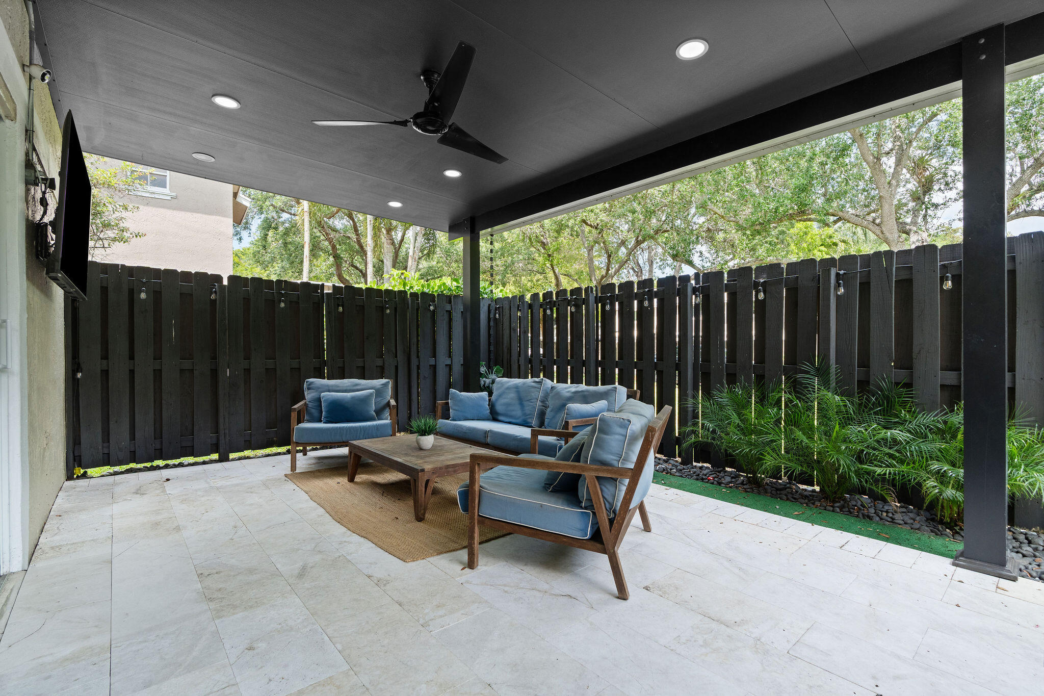 FLAMINGO GARDENS - Residential Lease