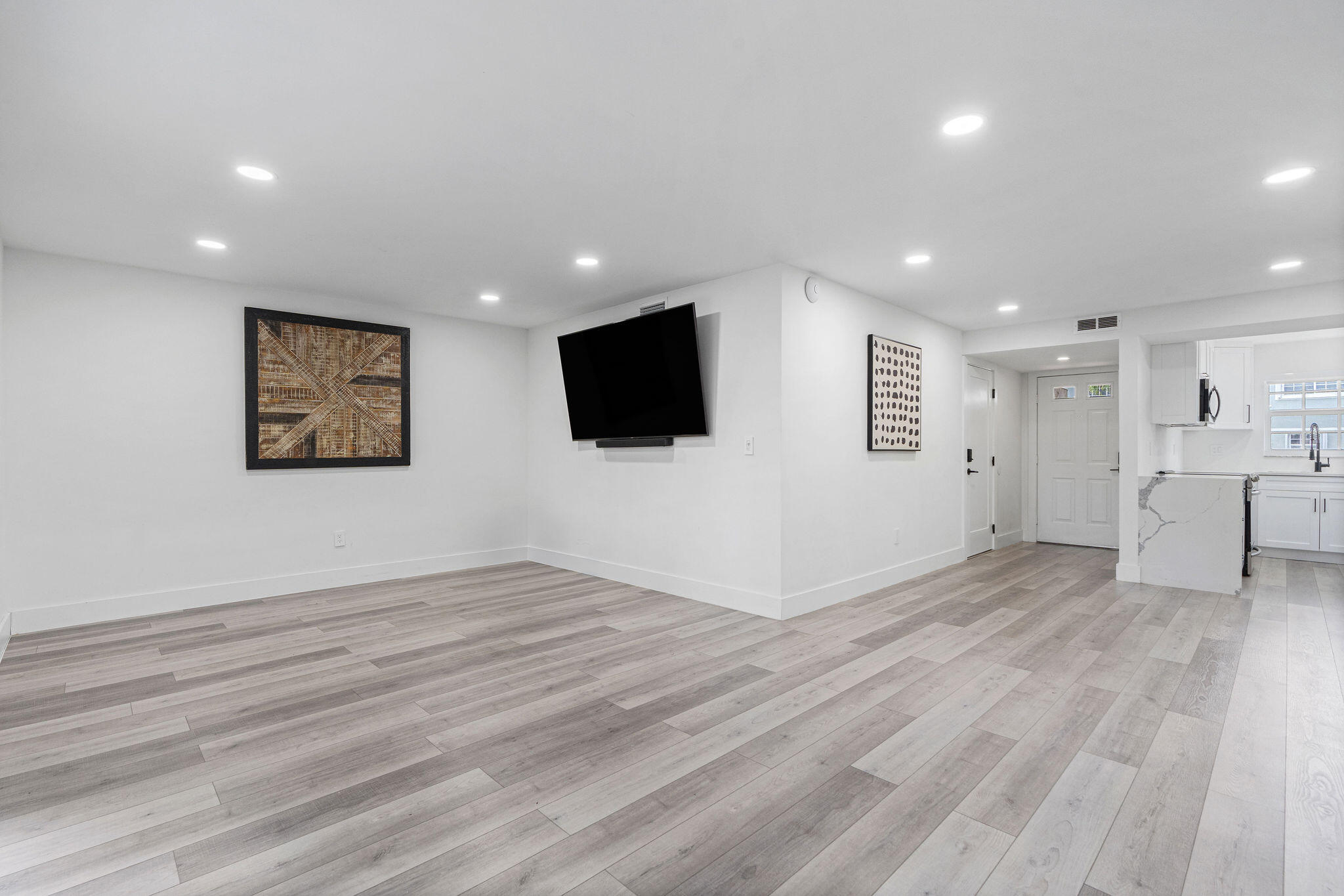 FLAMINGO GARDENS - Residential Lease