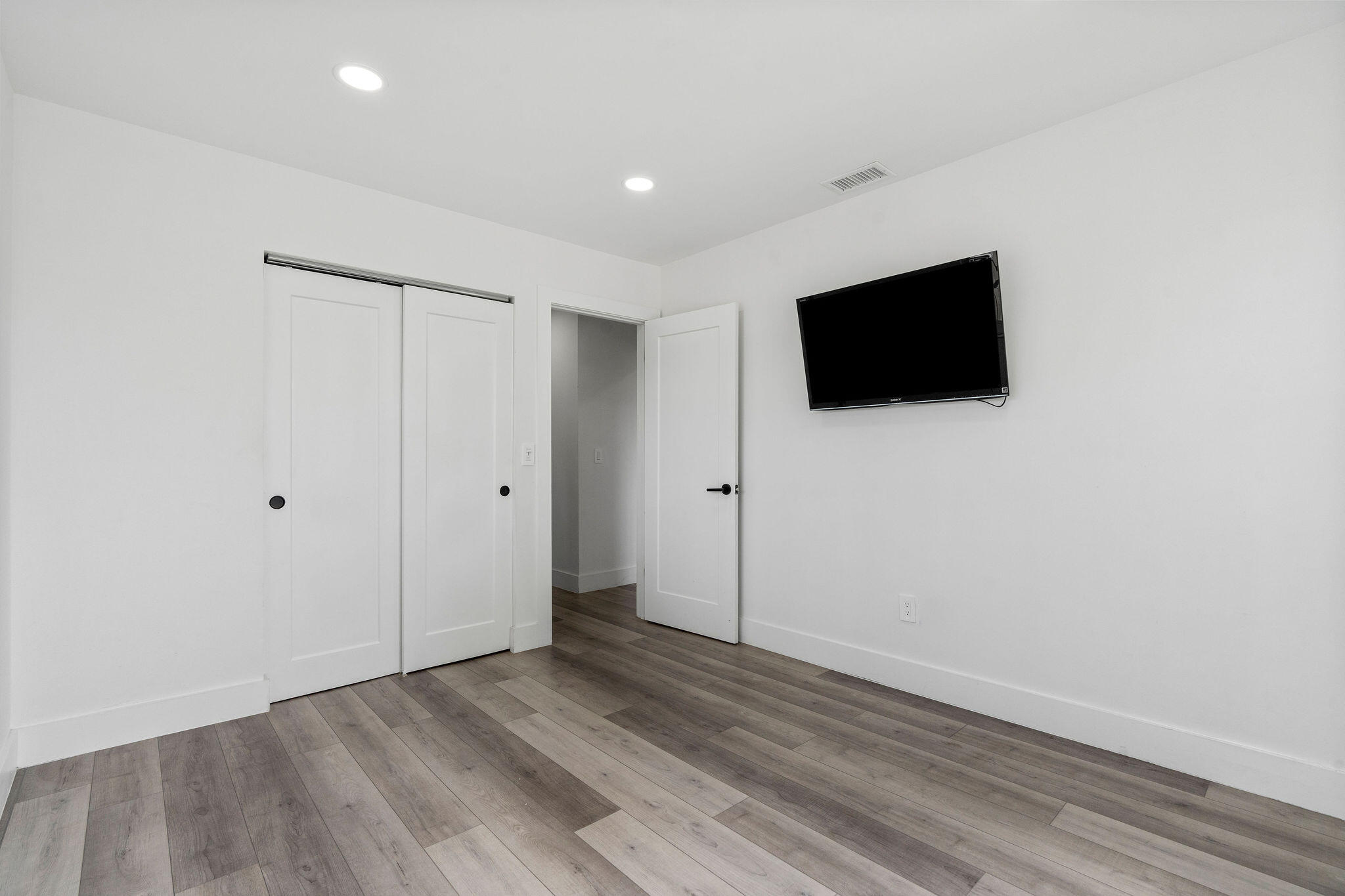 FLAMINGO GARDENS - Residential Lease