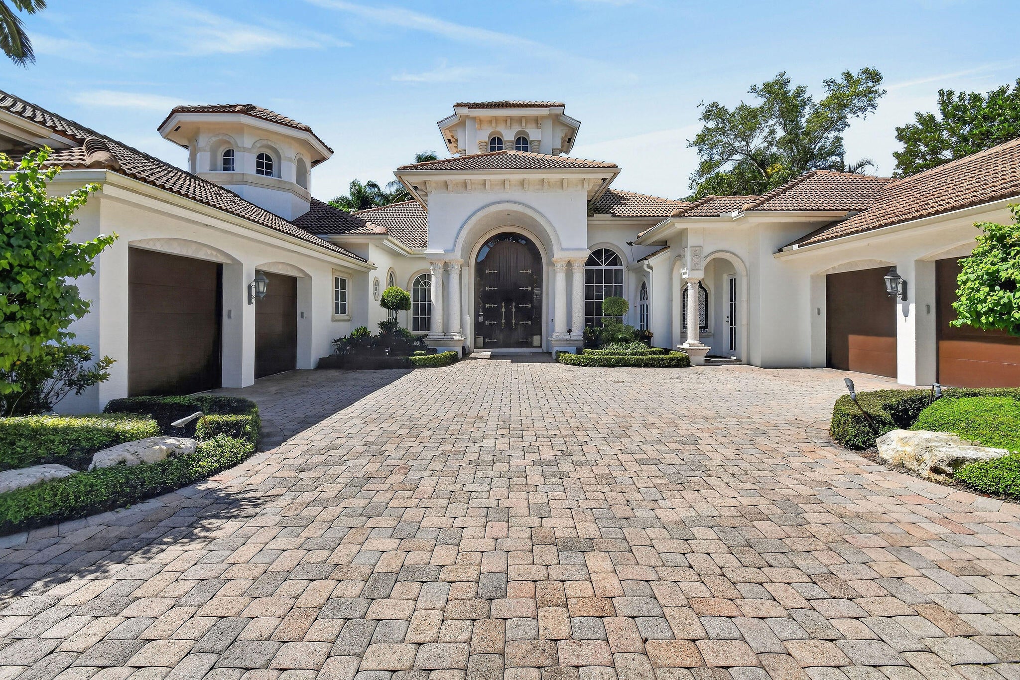 209 Grand Pointe Drive