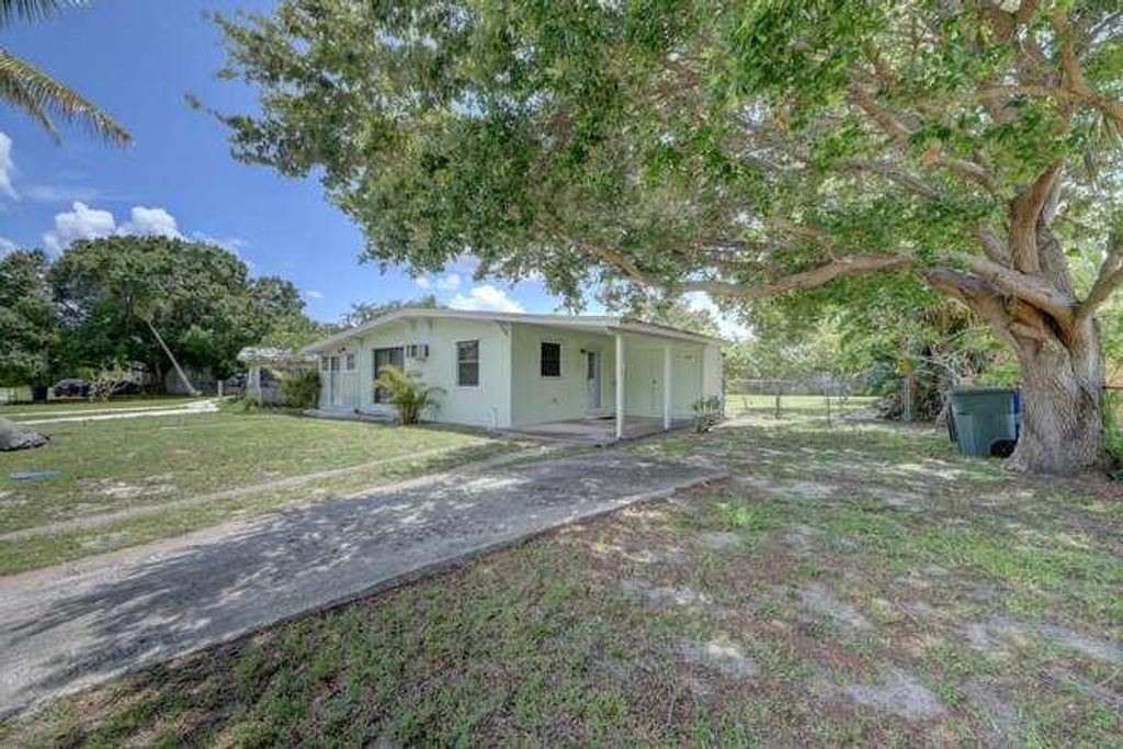 Photo of 2107 S 3rd S Street St, Fort Pierce, FL 34950 (MLS # R10808138)
