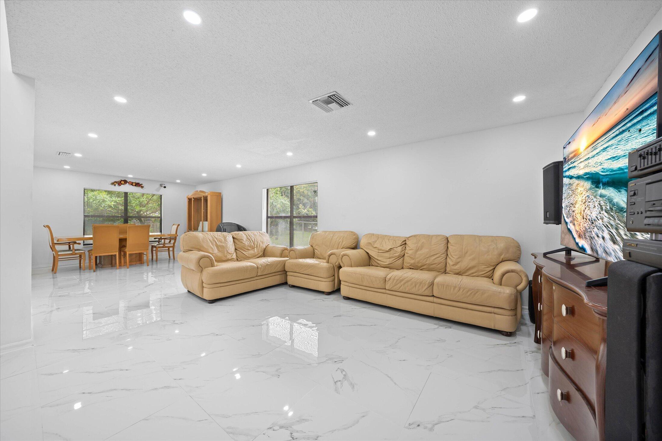 2340 Fairmont Avenue, Miramar, FL, 33025/$690,000 3 2340 Fairmont Avenue
