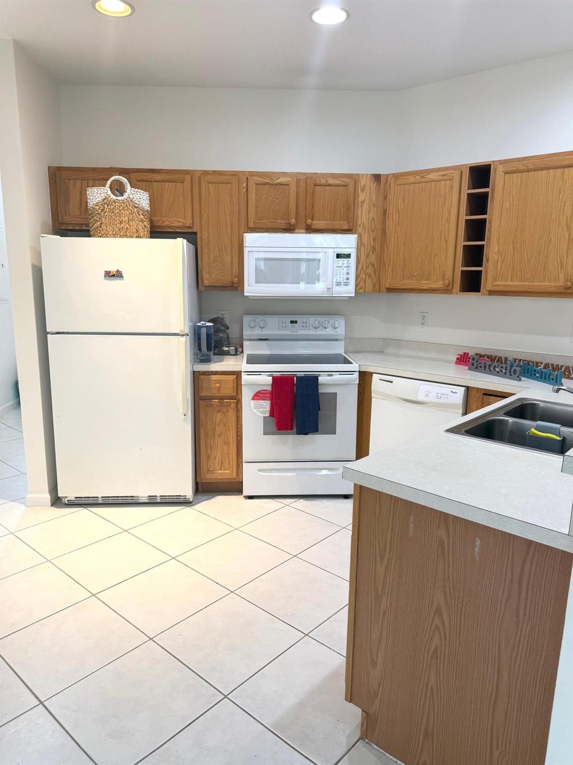 CASTLE PINES CONDOMINIUM - Residential Lease
