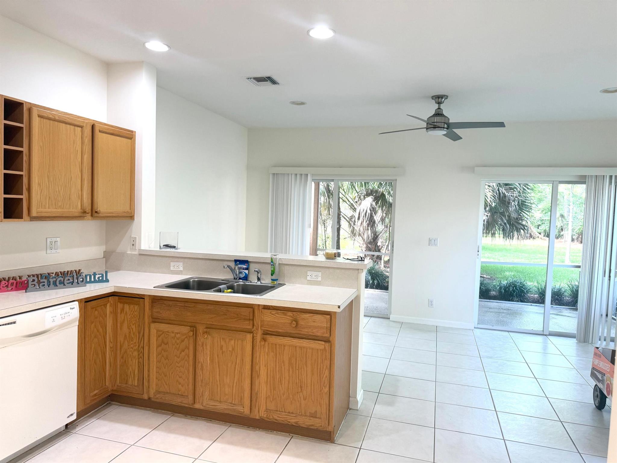 CASTLE PINES CONDOMINIUM - Residential Lease