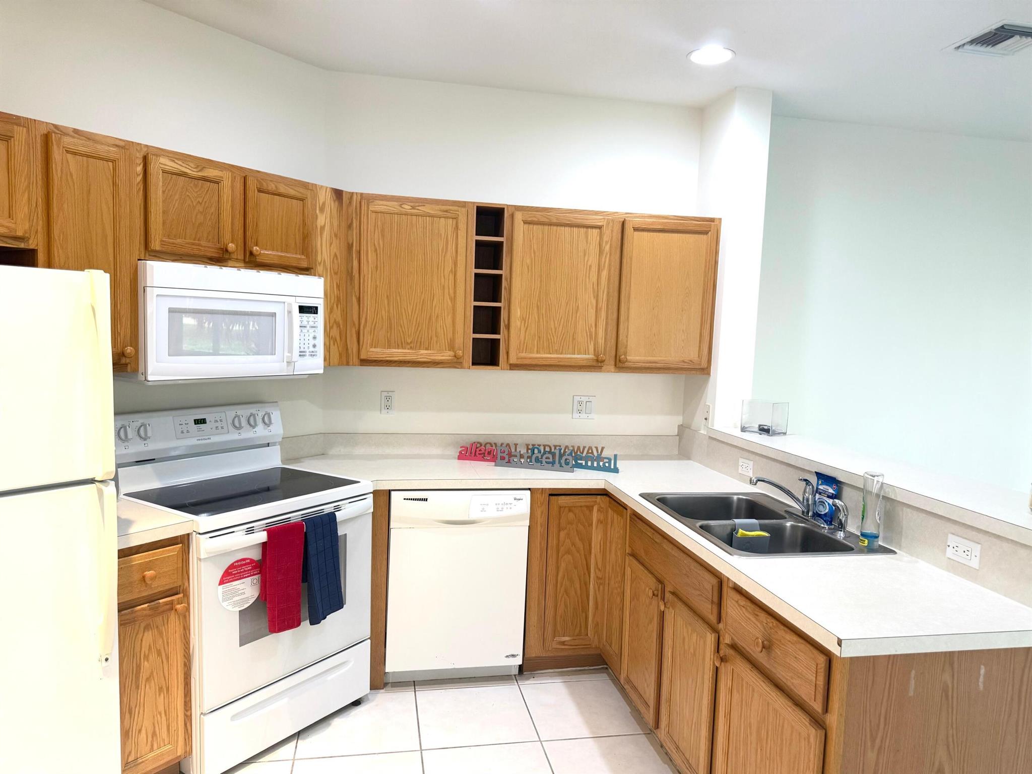 CASTLE PINES CONDOMINIUM - Residential Lease