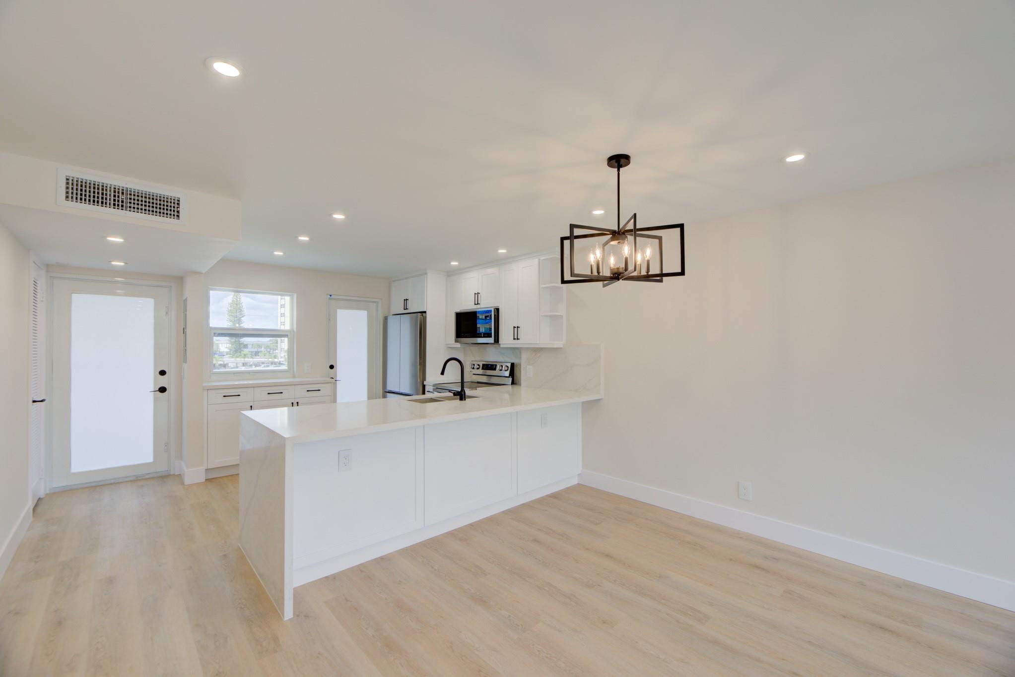 201 N Ocean Boulevard 207