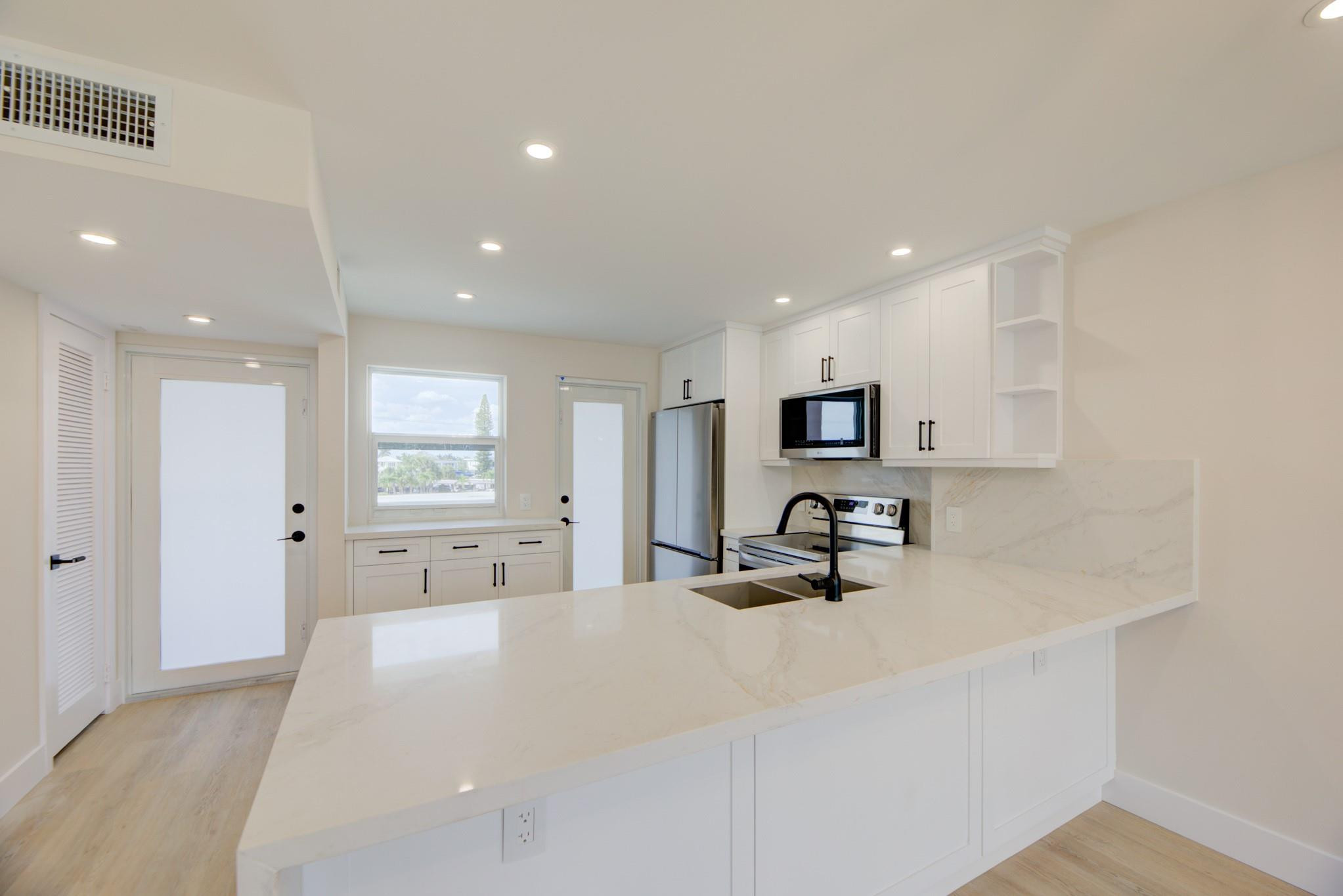 GRANADA HOUSE - Residential